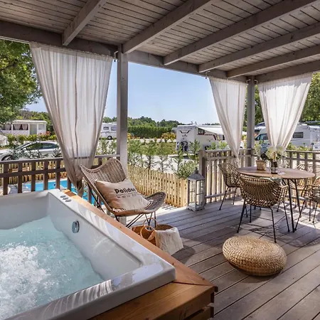 Superior - Private Heated Pool - Jacuzzi - Breakfast In Pool Apartment Porec
